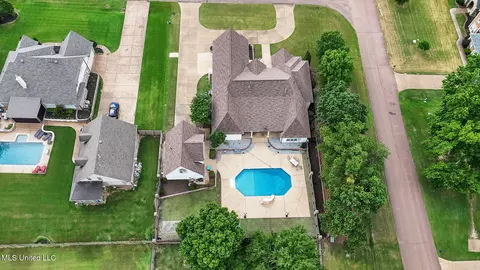 8316 Saddlebrook Trl, Olive Branch, MS 38654 photo 31