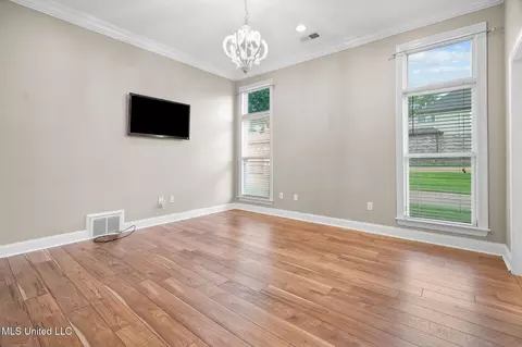 8316 Saddlebrook Trl, Olive Branch, MS 38654 photo 17