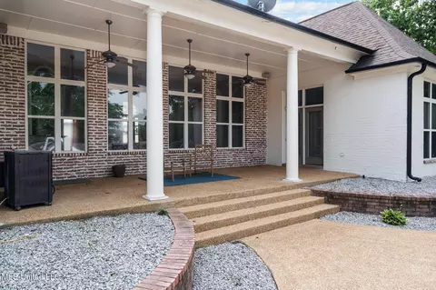 8316 Saddlebrook Trl, Olive Branch, MS 38654 photo 26