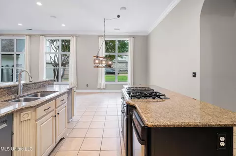 8316 Saddlebrook Trl, Olive Branch, MS 38654 photo 10
