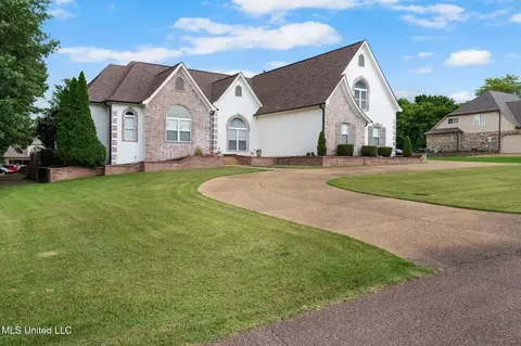 8316 Saddlebrook Trl, Olive Branch, MS 38654 photo 5