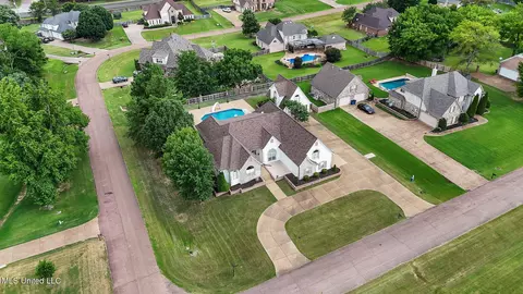 8316 Saddlebrook Trl, Olive Branch, MS 38654 photo 32