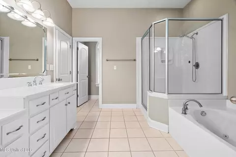 8316 Saddlebrook Trl, Olive Branch, MS 38654 photo 16