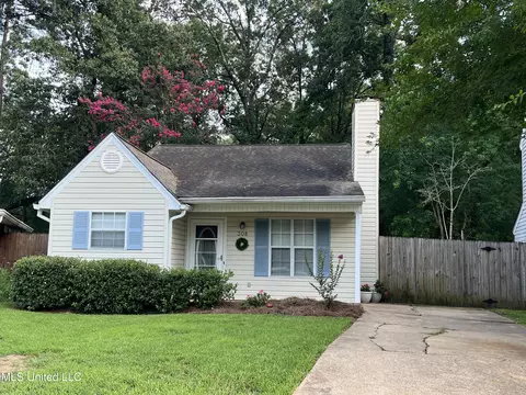 308 N Grove Circle Cir, Brandon, MS 39047