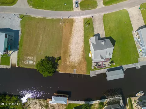 11130 Tahiti St, Bay Saint Louis, MS 39520