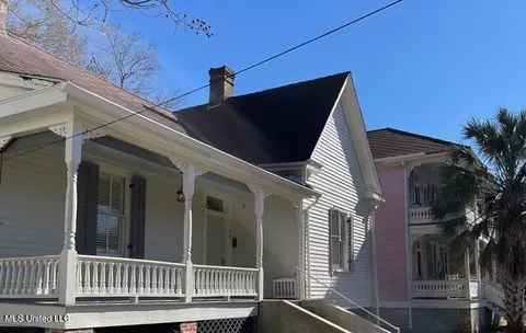 807 Washington St, Natchez, MS 39120
