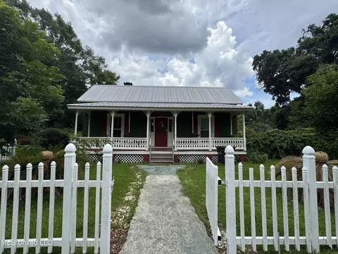 4700 Second St, Moss Point, MS 39563