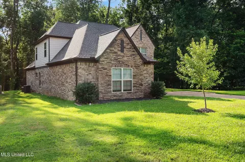 Exterior - 4703 Bonne Terre Dr, Nesbit, MS 38651 photo 4 of 9