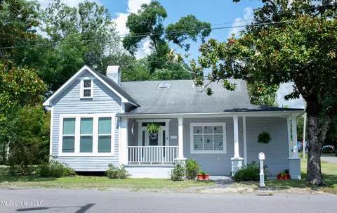 421 N Haugh Ave, Picayune, MS 39466