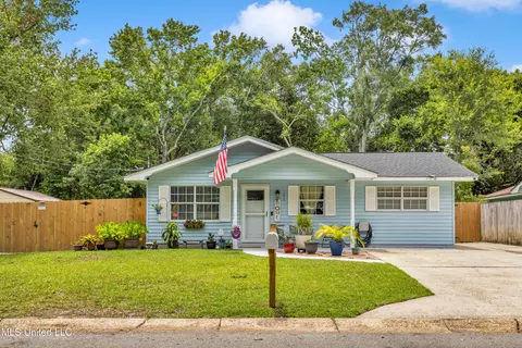 242 Woodland Cir, Ocean Springs, MS 39564