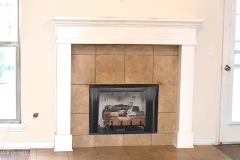 Living - 136 Dakota St, Byram, MS 39272 photo 2 of 3