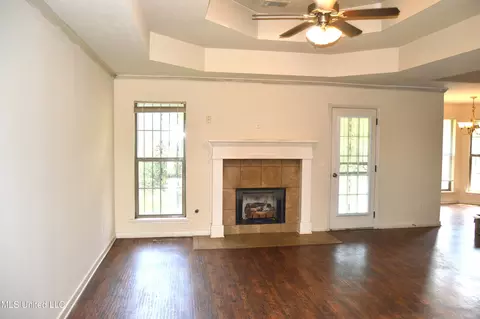 Living - 136 Dakota St, Byram, MS 39272 photo 1 of 3