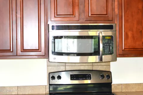 Kitchen - 136 Dakota St, Byram, MS 39272 photo 2 of 3
