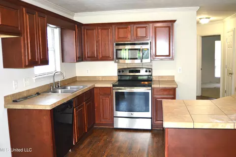 Kitchen - 136 Dakota St, Byram, MS 39272 photo 3 of 3