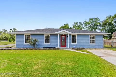 214 Corinth Dr, Bay Saint Louis, MS 39520