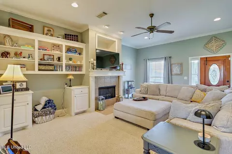 Living - 238 John Martin Dr, Brandon, MS 39047 photo 2 of 3