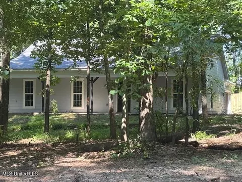 81 Hickory, Byhalia, MS 38611