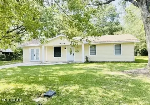 3908 Wildwood Rd, Moss Point, MS 39562
