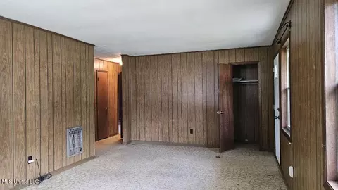 Living - 210 Ford St, Como, MS 38619 photo 4 of 4