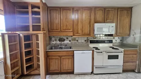Kitchen - 210 Ford St, Como, MS 38619 photo 3 of 4
