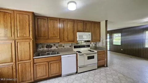 Kitchen - 210 Ford St, Como, MS 38619 photo 2 of 4