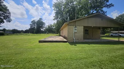 Exterior - 210 Ford St, Como, MS 38619 photo 4 of 4