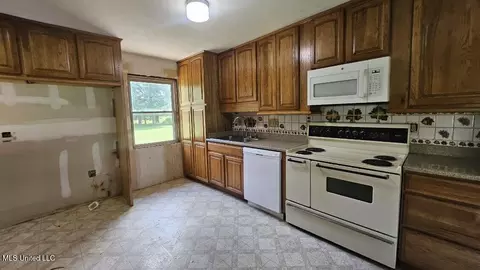 Kitchen - 210 Ford St, Como, MS 38619 photo 1 of 4