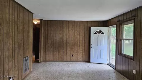 Living - 210 Ford St, Como, MS 38619 photo 1 of 4