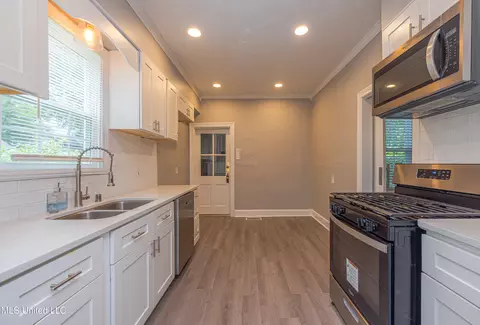 Kitchen - 618 Eagle Ave, Jackson, MS 39206 photo 6 of 6