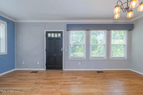 Living - 618 Eagle Ave, Jackson, MS 39206 photo 4 of 8