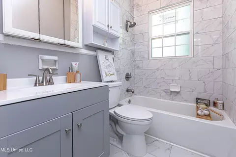 Bath - 618 Eagle Ave, Jackson, MS 39206 photo 1 of 7