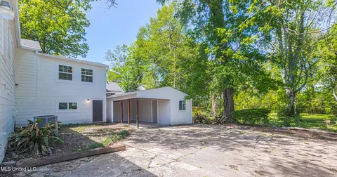 Exterior - 618 Eagle Ave, Jackson, MS 39206 photo 6 of 9