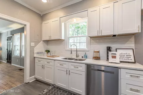 Kitchen - 618 Eagle Ave, Jackson, MS 39206 photo 2 of 6