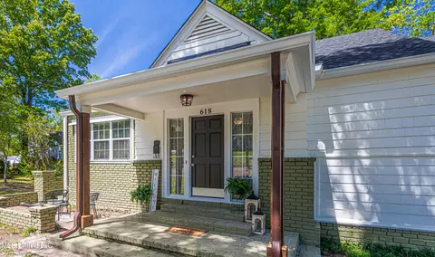 Exterior - 618 Eagle Ave, Jackson, MS 39206 photo 4 of 9