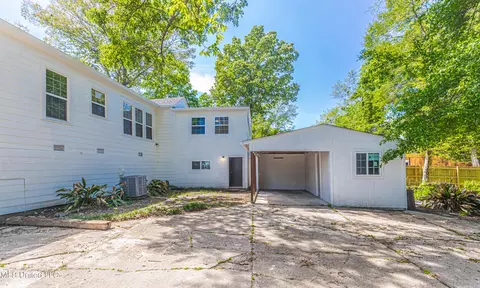 Exterior - 618 Eagle Ave, Jackson, MS 39206 photo 7 of 9