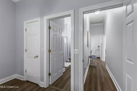 Entry Way - 1979 Short Rd, Raymond, MS 39154 photo 3 of 3