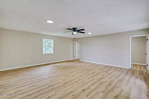 Living - 131 Hidden Valley Ln, Jackson, MS 39212 photo 4 of 4