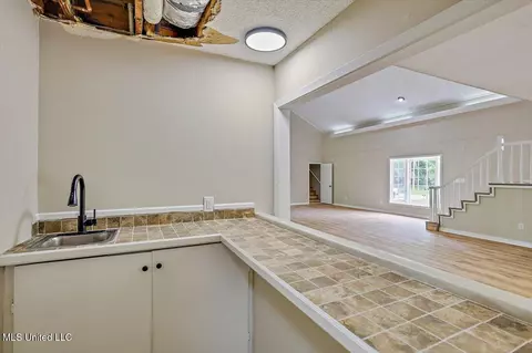 Entry Way - 131 Hidden Valley Ln, Jackson, MS 39212 photo 3 of 3