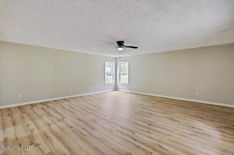 Living - 131 Hidden Valley Ln, Jackson, MS 39212 photo 3 of 4