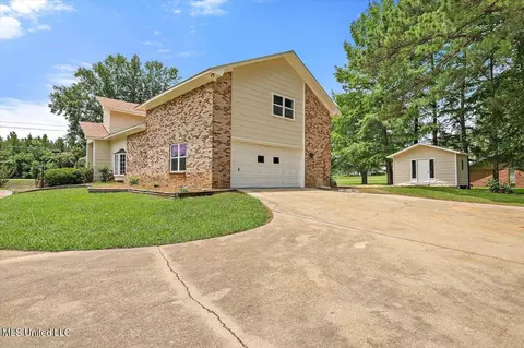 Exterior - 131 Hidden Valley Ln, Jackson, MS 39212 photo 2 of 4
