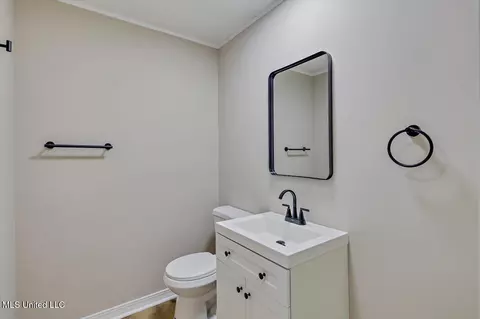 Bath - 131 Hidden Valley Ln, Jackson, MS 39212 photo 1 of 3