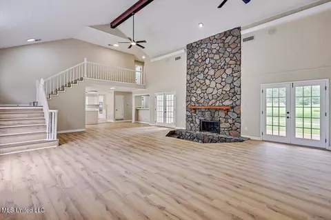 Living - 131 Hidden Valley Ln, Jackson, MS 39212 photo 2 of 4