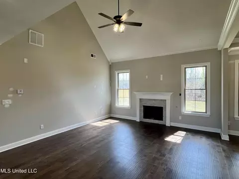 Living - 4789 Bakers Trl E, Nesbit, MS 38651 photo 2 of 2