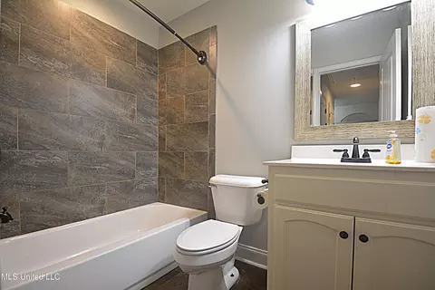 Bath - 3332 Magnolia Bloom Dr, Hernando, MS 38632 photo 3 of 3