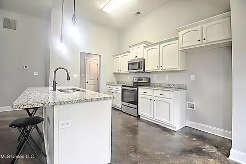 Kitchen - 3332 Magnolia Bloom Dr, Hernando, MS 38632 photo 3 of 4
