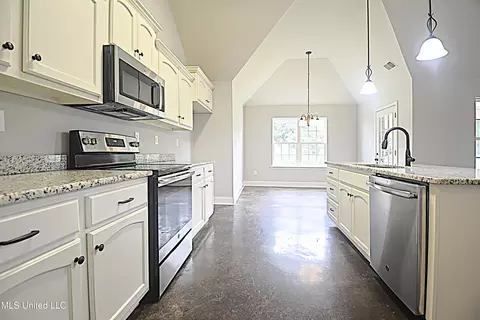 Kitchen - 3332 Magnolia Bloom Dr, Hernando, MS 38632 photo 2 of 4