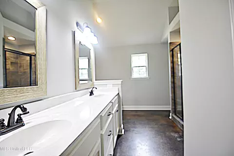Bath - 3332 Magnolia Bloom Dr, Hernando, MS 38632 photo 1 of 3