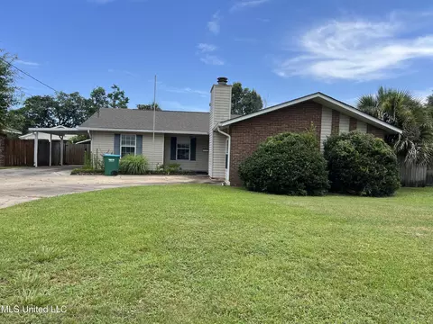 2 Concord Pl, Gulfport, MS 39507