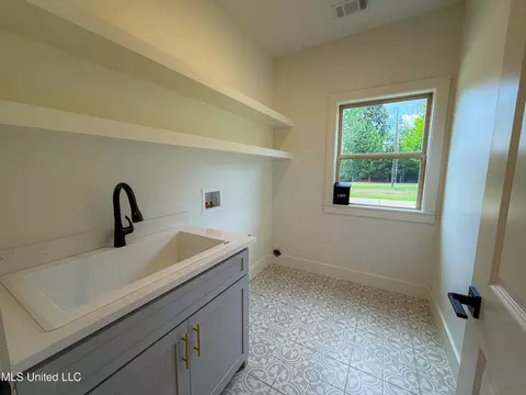 5350 Poplar Corner Rd, Walls, MS 38680 photo 7