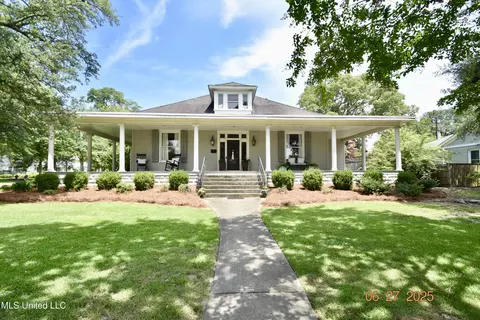 101 East President, Greenwood, MS 38930